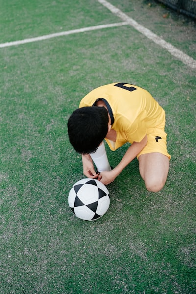 كرة القدم العالمية الأولىتاريخها وتأثيرها على العالم